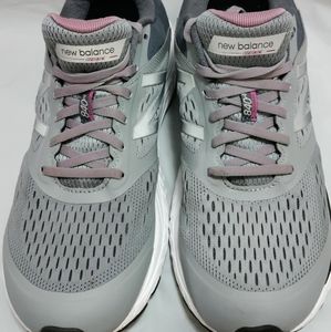Women's New Balance 840v4 Grey and Pink size 12